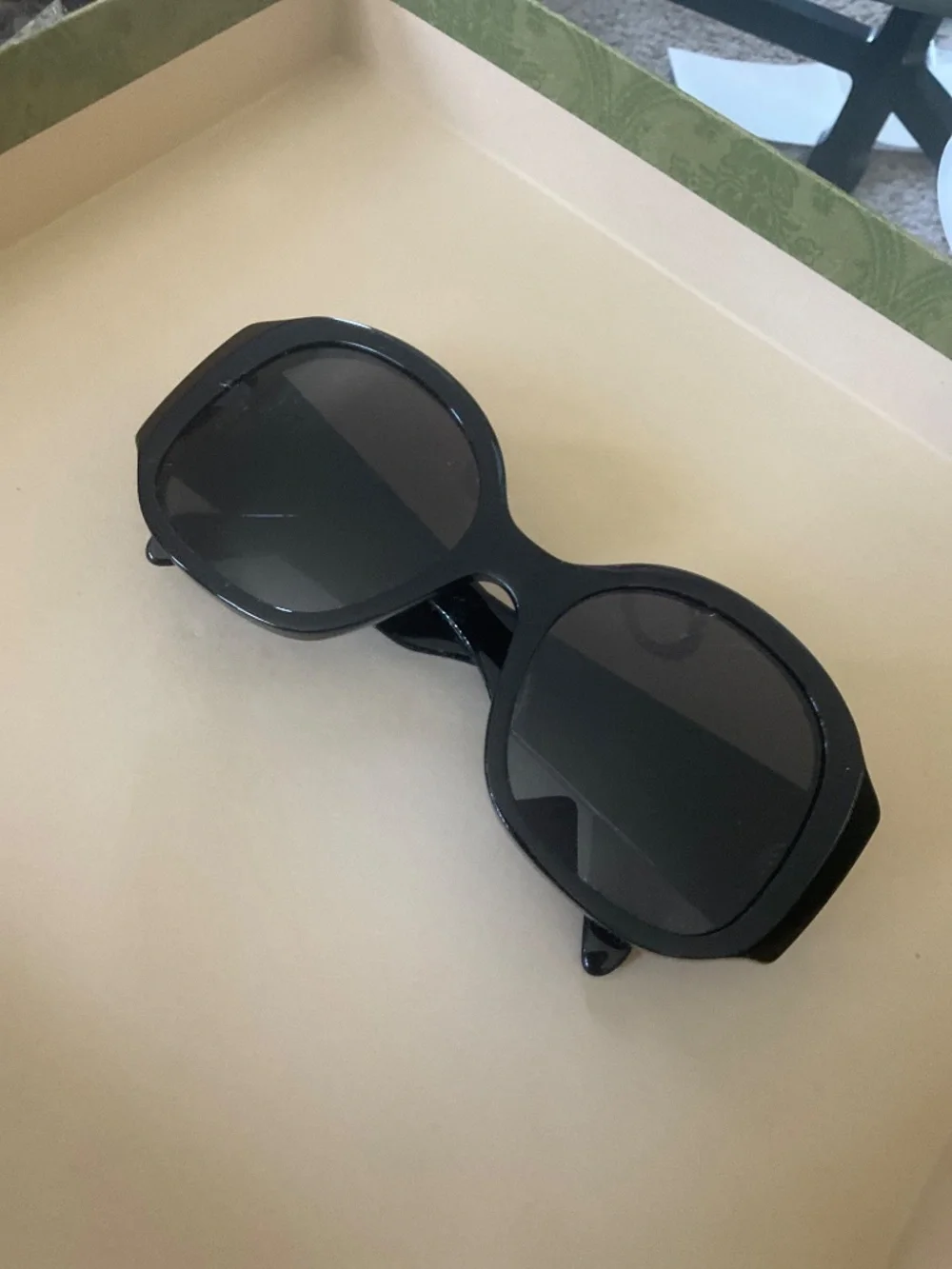 CL40305U 01A OVERSIZED BLACK WOMEN SUNGLASSES CELINE CL4